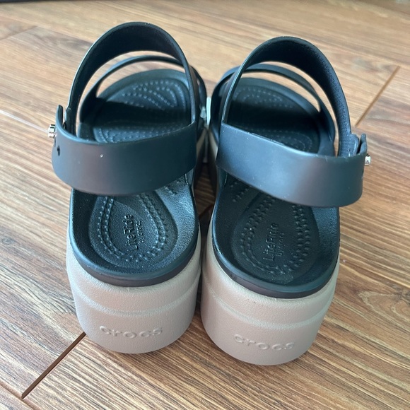 Crocs Brooklyn Low Wedge NWT - Picture 2 of 4